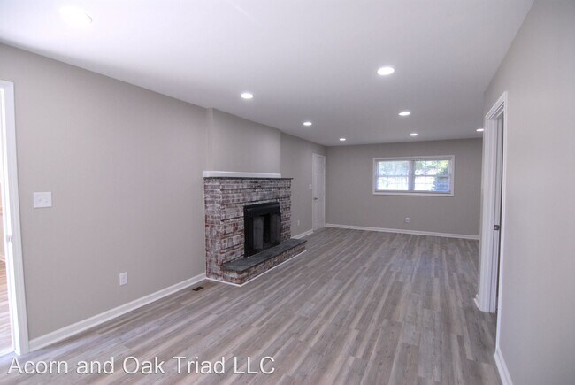 Building Photo - 3 br, 3 bath House - 2500 N Centennial Ave