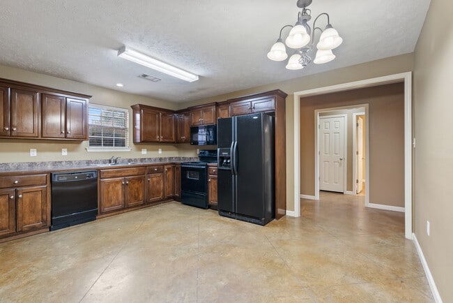 Building Photo - 925 Wineberry Rd