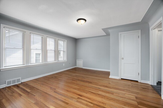 Foto del edificio - 22911 Hayes Ave