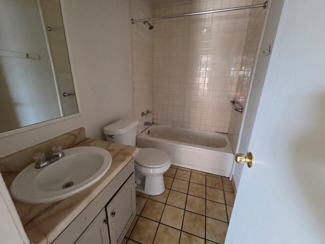 Foto del edificio - 2704 E Kearney St