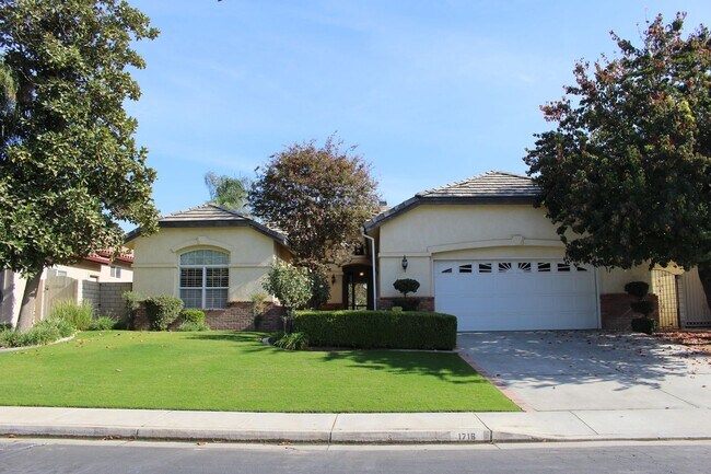 Foto del edificio - 1716 Wedgemont Place - Gated ON Course at ...