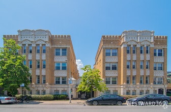 Building Photo - 4240 N Clarendon Ave