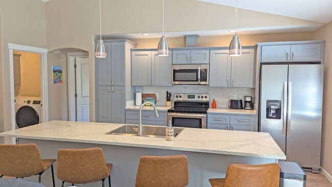 Foto del edificio - Beautiful Home with Modern Comforts