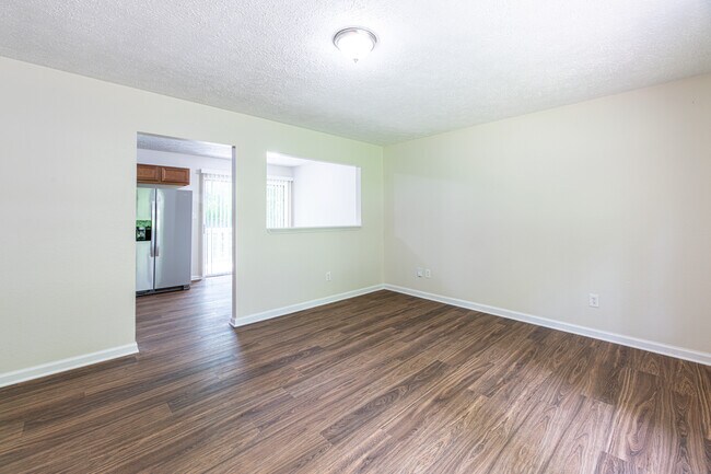Foto del edificio - 320 Beechwood Dr