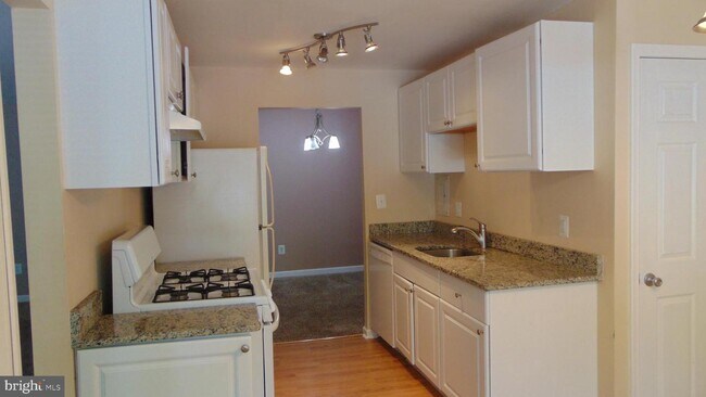 Foto del edificio - 8717 Hayshed Ln