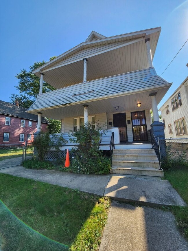 Building Photo - 9914 Adams Ave
