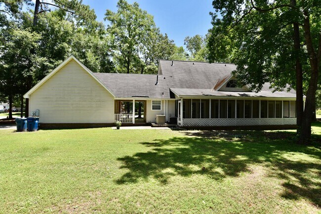 Foto del edificio - 4 Bedroom, 3 Bathroom Home. Richmond Hill ...