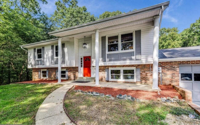 Building Photo - 3650 Laurel Dr