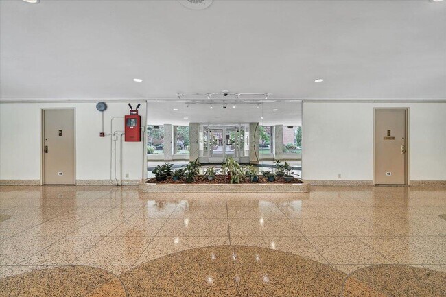Foto del edificio - 1 Sadore Ln
