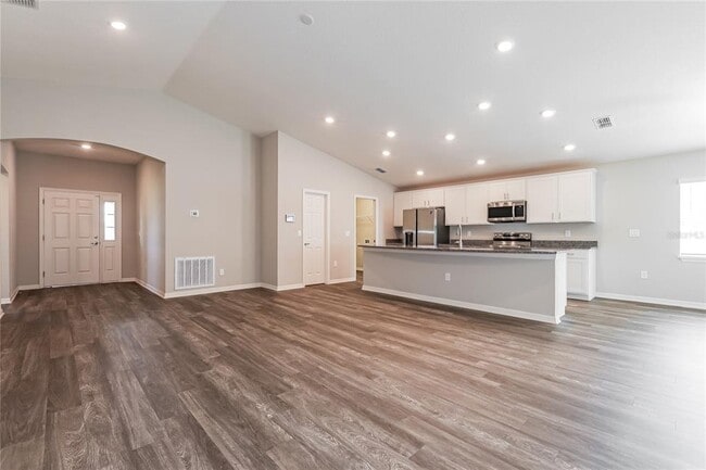 Building Photo - 944 First Dr