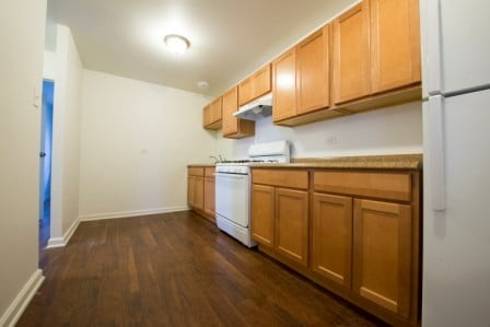 Building Photo - Lakes Apartments