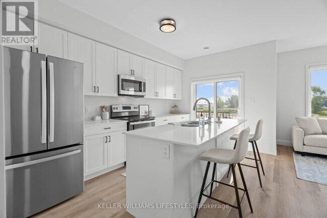Building Photo - 470-470 Darcy Dr