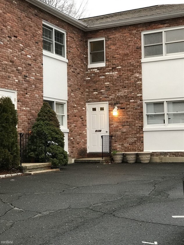 Primary Photo - Studio, 1 bath Apartment - Kolich Manor