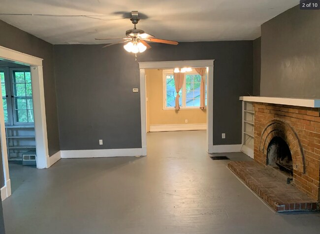 Foto del edificio - 4 Bed 1.5 Bath Home East Campus