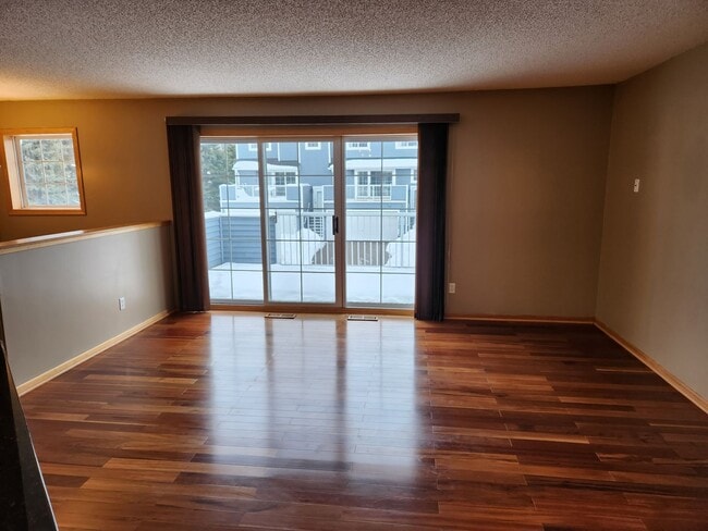 Building Photo - updated 2 bed townhouse under 2k per month in Burnsville! Open concept, master bed w/attached bat...