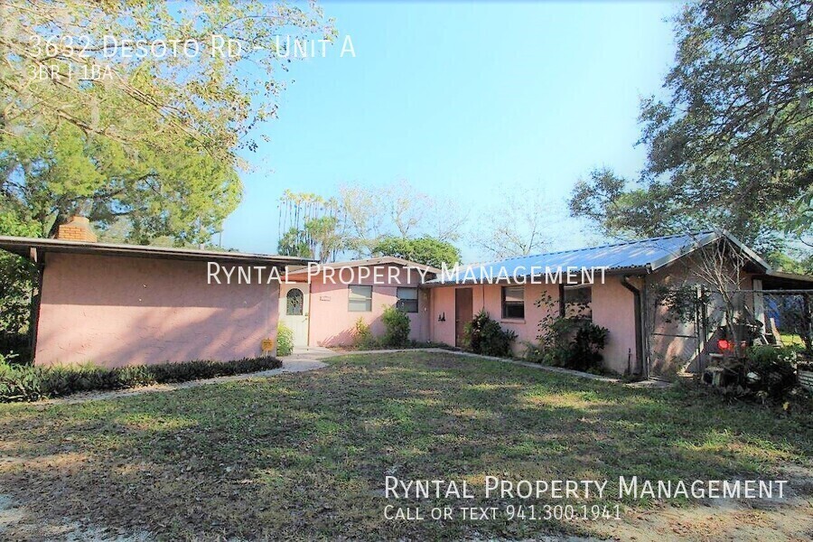 Foto principal - Centrally Located 3 Bedroom Home in SRQ!