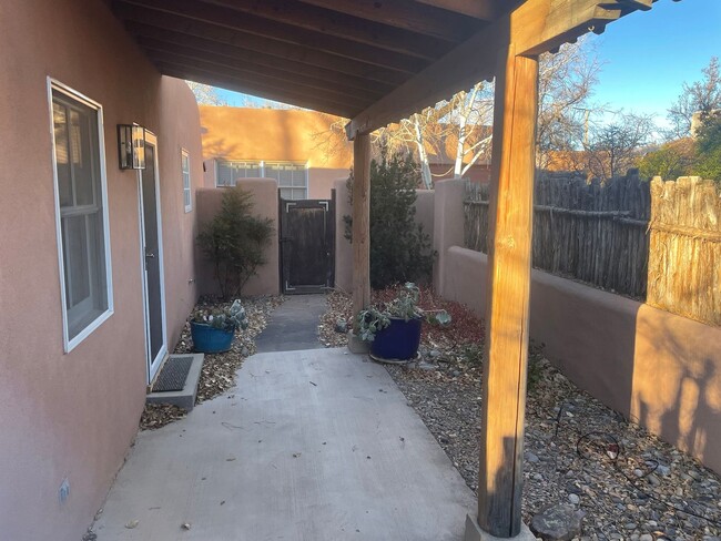 Building Photo - 950 Santander Lane *LEASE PENDING*