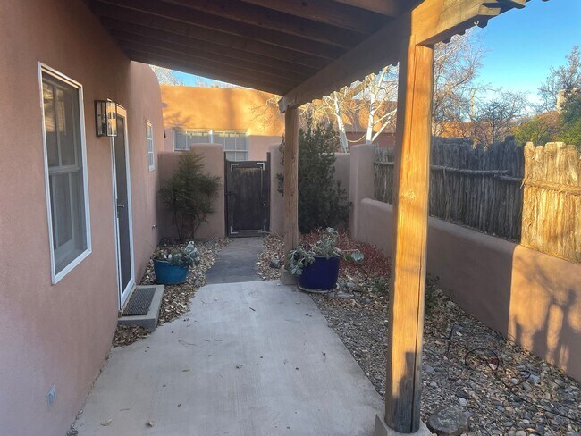 Foto del edificio - 950 Santander Lane *LEASE PENDING*