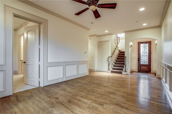 Building Photo - 4528 Roland Ave