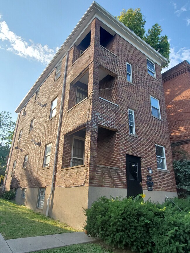 Foto del edificio - 2363 Ravine St