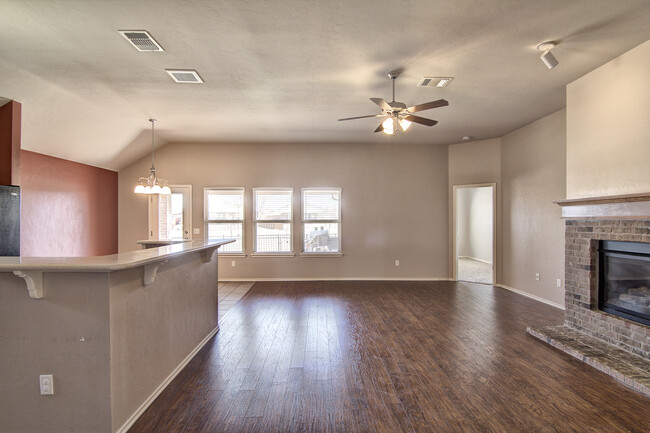 Building Photo - 3 Bedrooms+Study-Deer Creek Schools- Close...