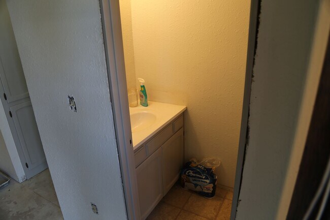 Foto del edificio - 3 bed/1.5 bath duplex Remodel Done 9/20/2025