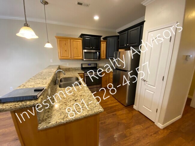 Foto del edificio - Beautiful Townhome in Pleasant Grove!