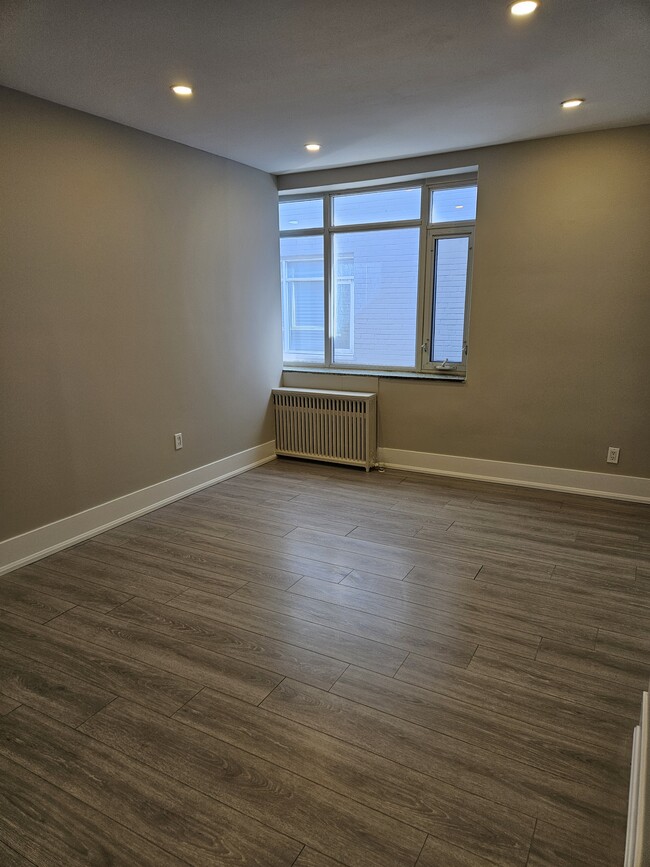 Living Room - 777 Eglinton Av W