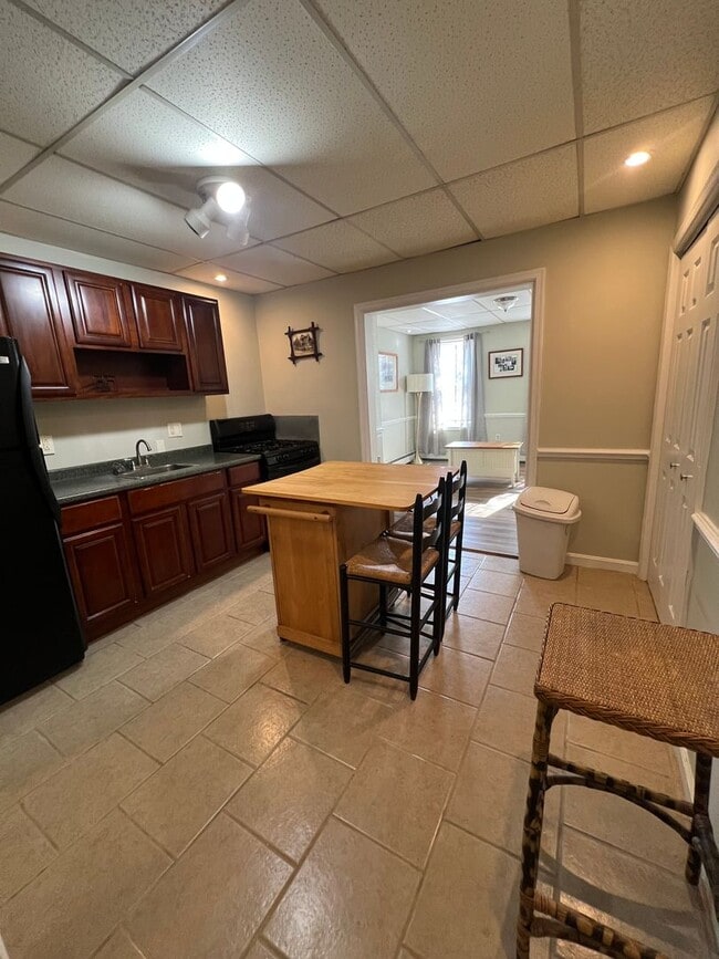 Building Photo - 165 E Pomfret St