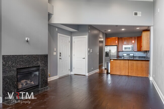 Building Photo - 945 W Huron St