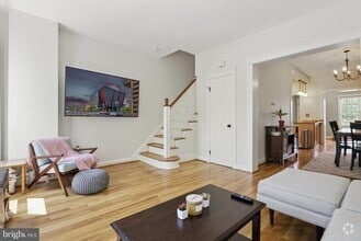 Building Photo - 2714 10th St NE