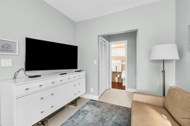 Building Photo - 39 Castle Harbor Isle Dr