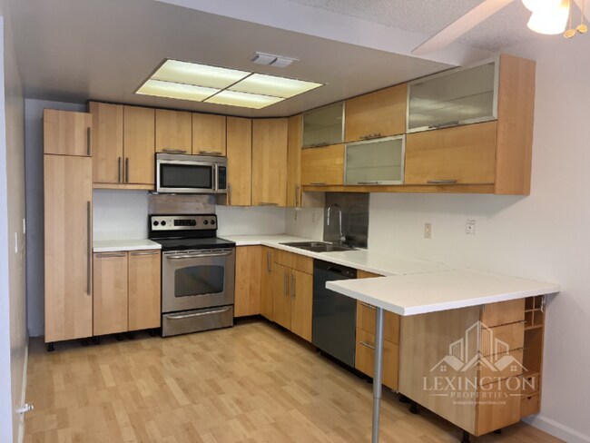 Foto del edificio - 5317 Winfield Way #1, Sacramento, C 95841