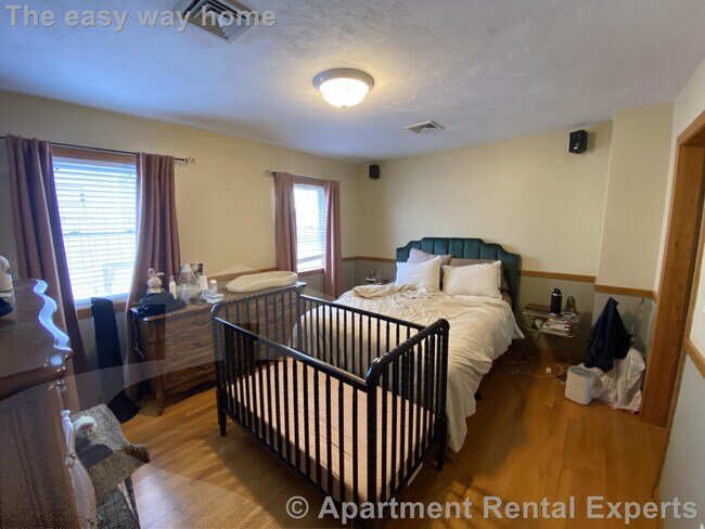 Building Photo - Rare!  Deleaded Single Fam - Laundry in Un...