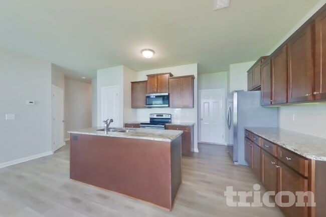 Building Photo - 2314 Shady Dr