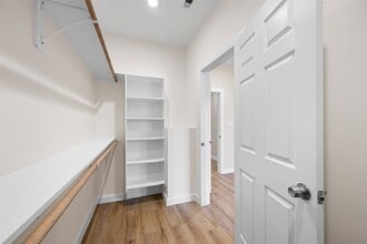 Building Photo - 9409 Clinton Dr