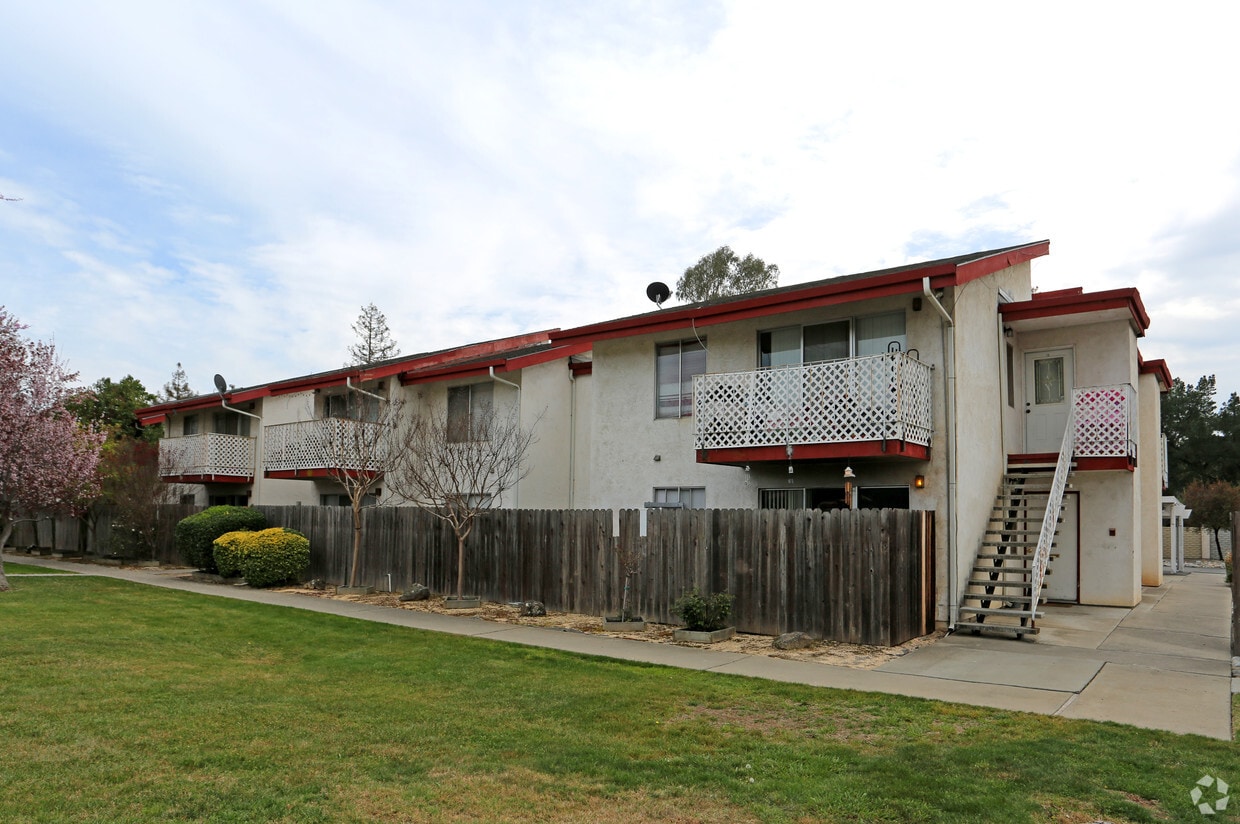 Primary Photo - 2507 Portola Ave
