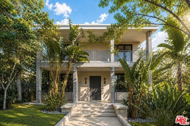 Foto del edificio - 1724 N Sierra Bonita Ave