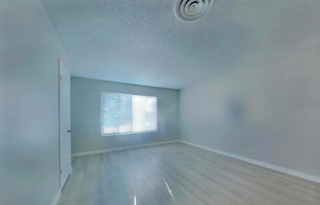 Building Photo - Available And Ready Now!