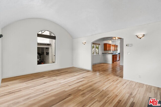 Foto del edificio - 4268 Jackson Ave