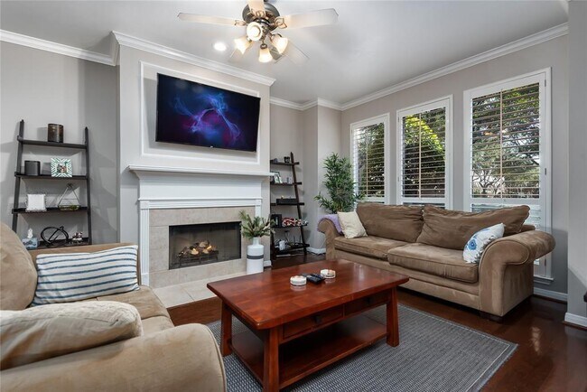 Foto del edificio - 711 W Heights Hollow Ln