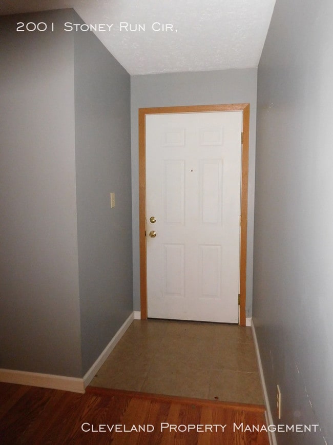 Building Photo - Stoney Run condominium