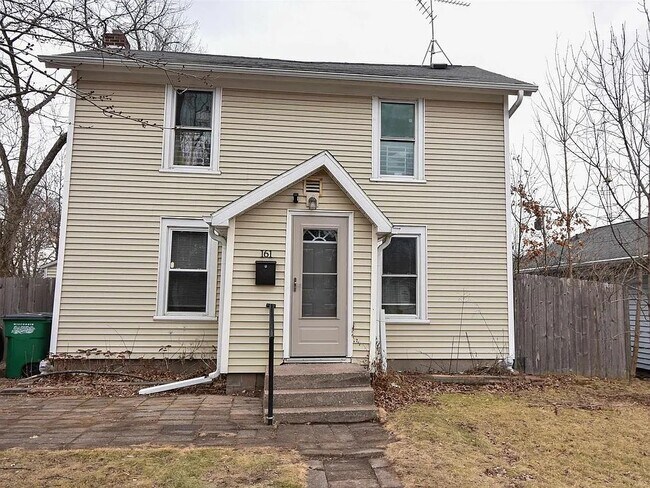 Front - 161 17th St N