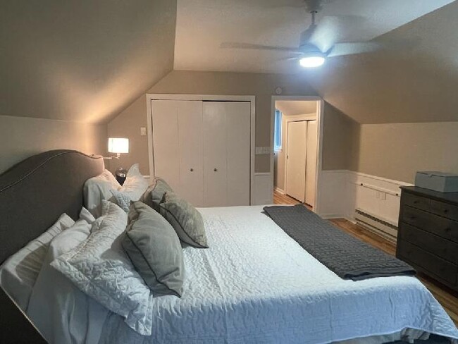 Master suite - 5920 Colfax Ave S