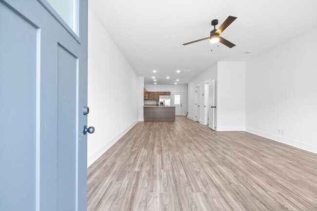 Foto del edificio - Luxury Townhome For Rent Near Billy Dunlop...