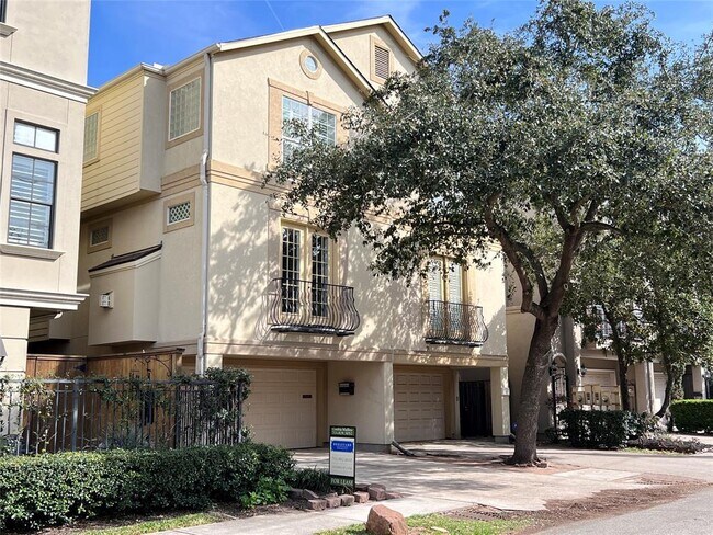 Building Photo - 522 Detering St