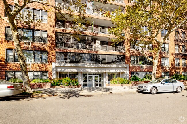 Building Photo - Oakwood