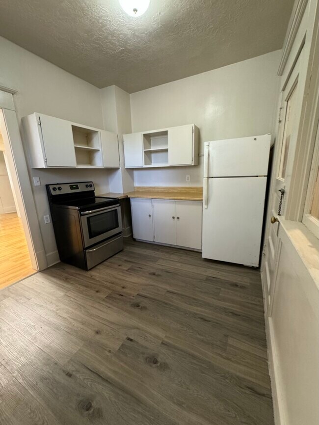 Foto del edificio - 395 N 2nd W