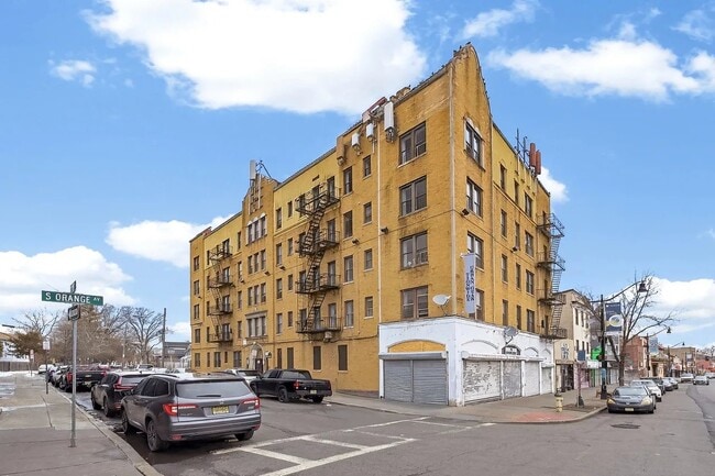 Building Photo - 1003 S Orange Ave