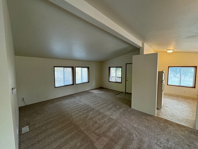 Building Photo - Available Now! Rural setting- 3 bedroom Ma...